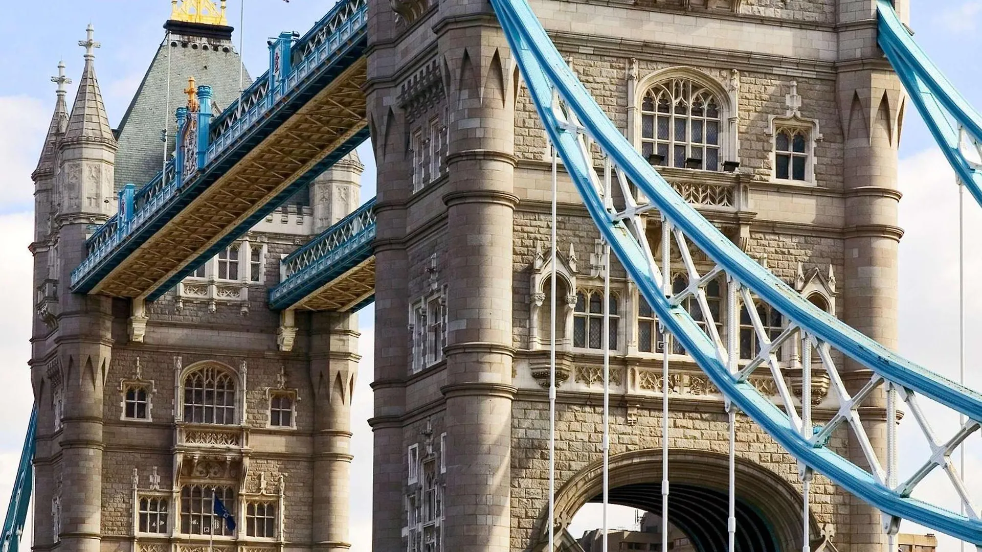 Novotel London Tower Bridge 4*,